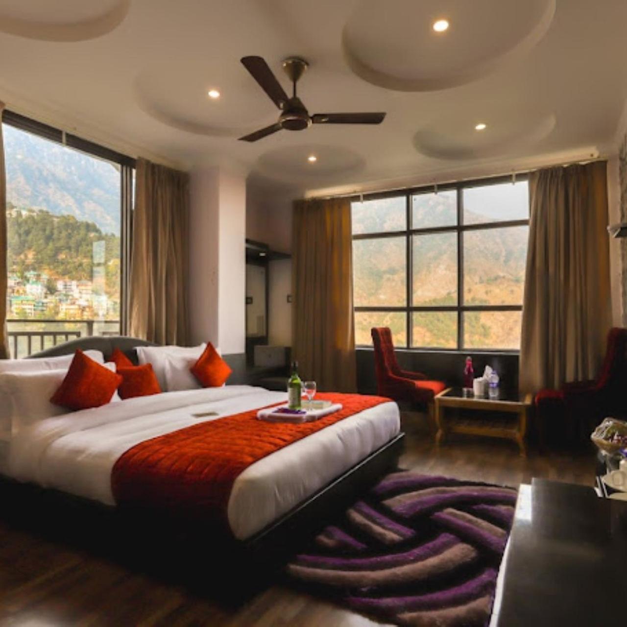 דרמסאלה Hotel Holiday Hill, Near Mall Road, Mcleodganj# Parking#Restaurant מראה חיצוני תמונה