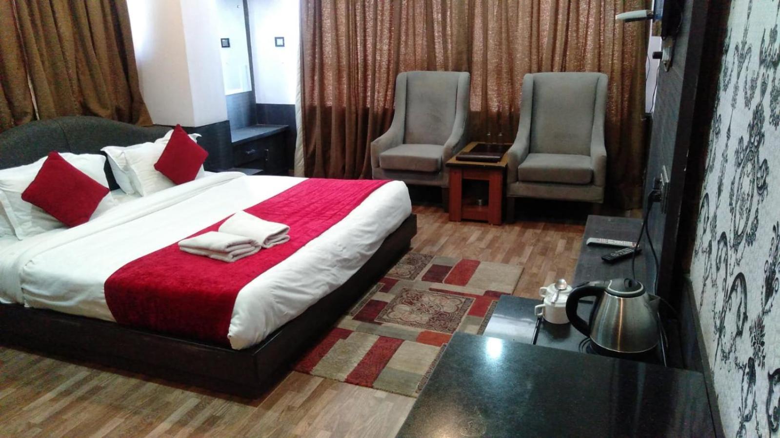 דרמסאלה Hotel Holiday Hill, Near Mall Road, Mcleodganj# Parking#Restaurant מראה חיצוני תמונה