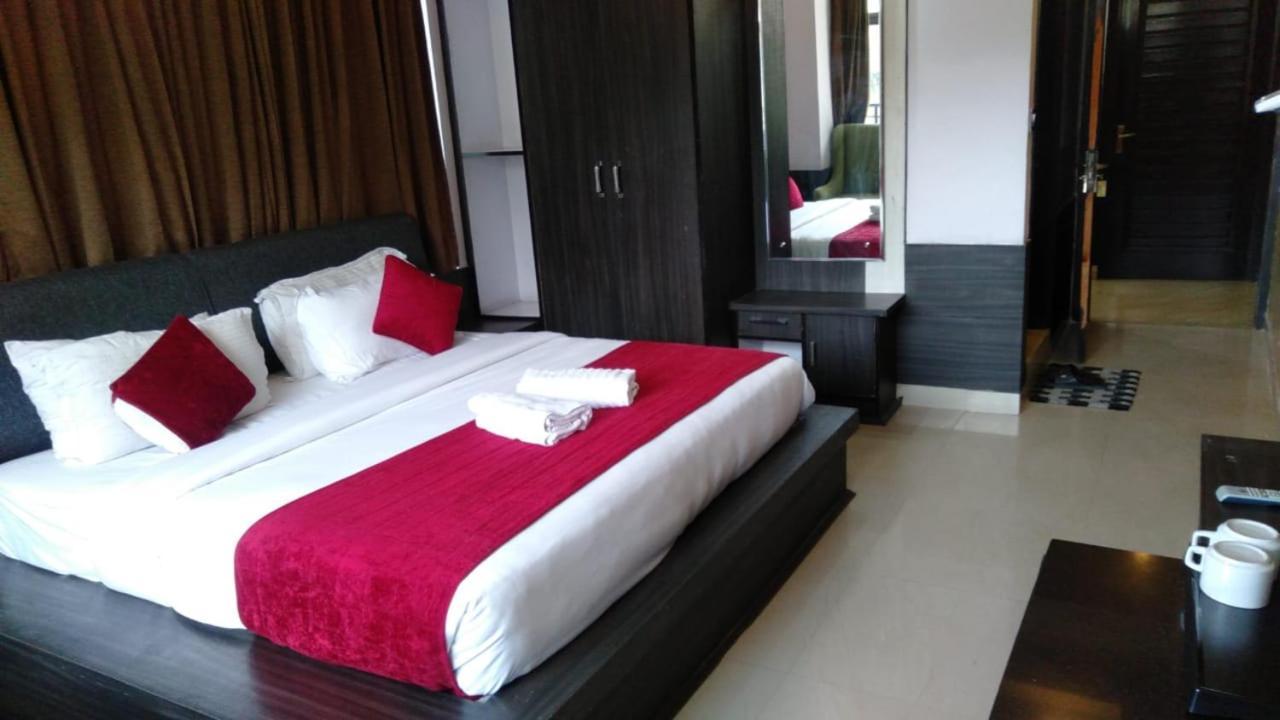 דרמסאלה Hotel Holiday Hill, Near Mall Road, Mcleodganj# Parking#Restaurant מראה חיצוני תמונה