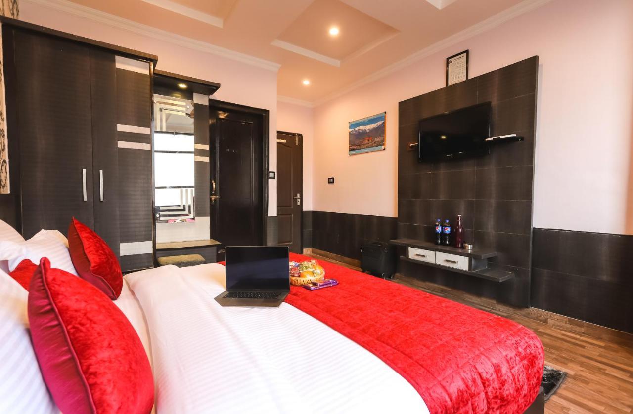 דרמסאלה Hotel Holiday Hill, Near Mall Road, Mcleodganj# Parking#Restaurant מראה חיצוני תמונה