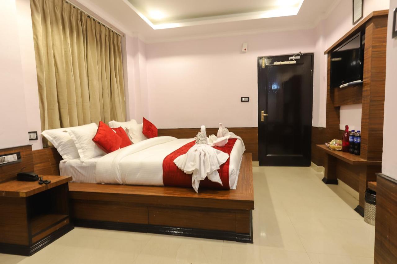 דרמסאלה Hotel Holiday Hill, Near Mall Road, Mcleodganj# Parking#Restaurant מראה חיצוני תמונה
