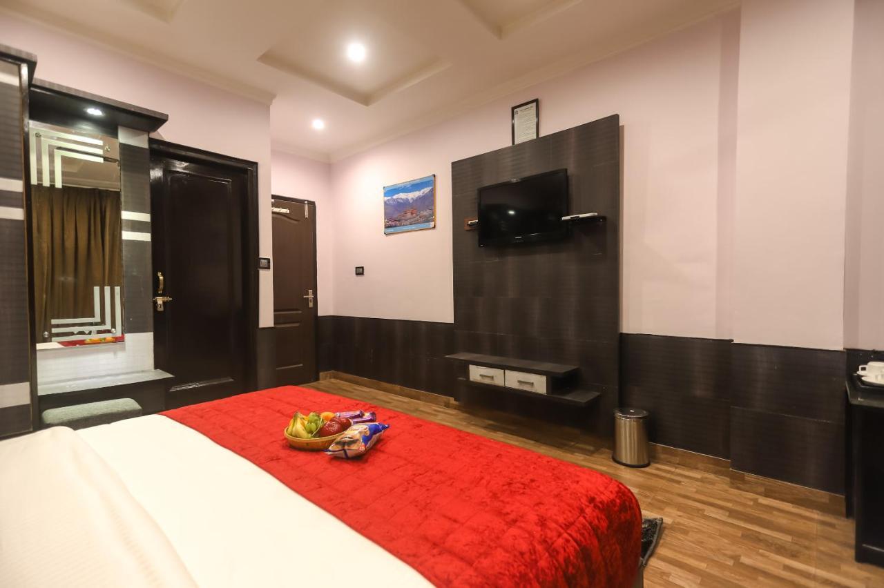 דרמסאלה Hotel Holiday Hill, Near Mall Road, Mcleodganj# Parking#Restaurant מראה חיצוני תמונה