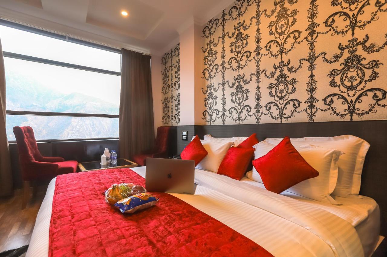 דרמסאלה Hotel Holiday Hill, Near Mall Road, Mcleodganj# Parking#Restaurant מראה חיצוני תמונה