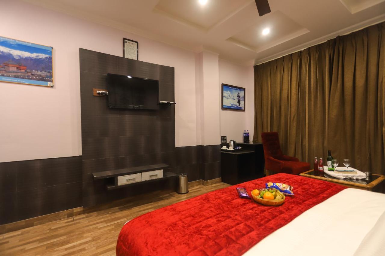 דרמסאלה Hotel Holiday Hill, Near Mall Road, Mcleodganj# Parking#Restaurant מראה חיצוני תמונה